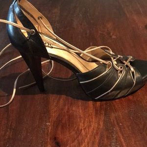Carlos Santana heels lace up calf size 8